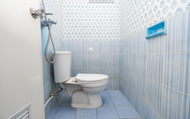Trision Hostel by OYO Rooms