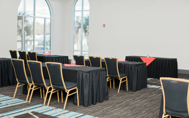 Holiday Inn Express & Suites Columbia-Fort Jackson by IHG