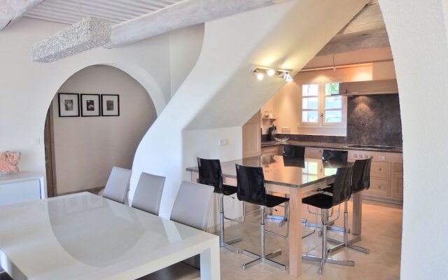Modern Villa With Heated, Private Swimming Pool Near Mont Ventoux