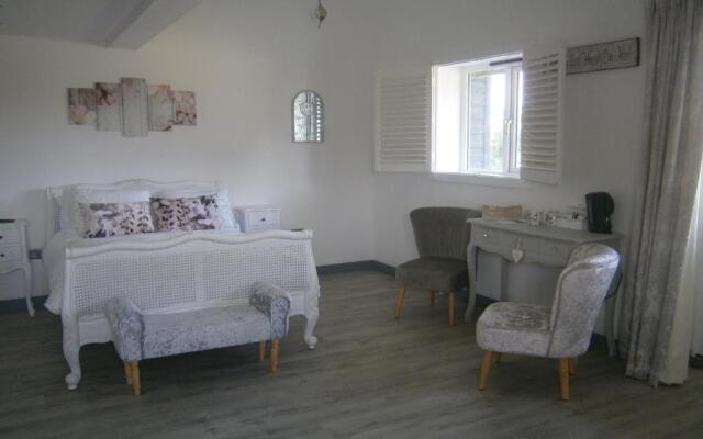 The Crown Lodges