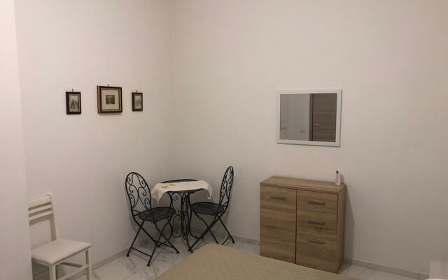 Room In Apartment Two Flowers Guest House