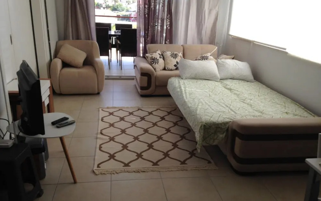 Babylon 40 - 2 bed Private Home Sleeps Up To 6 Close to Everything