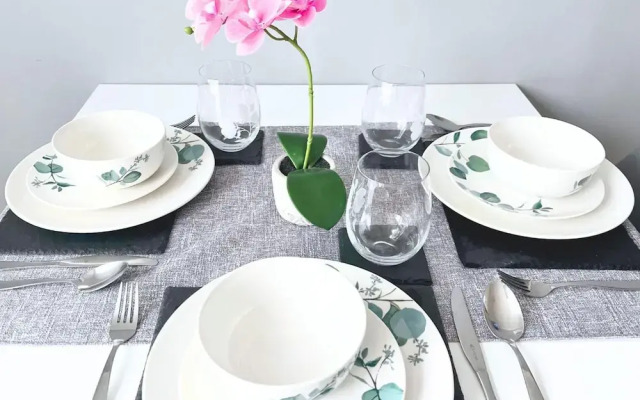 2 Bedrooms - 3 Beds - Quiet Retreat - Parking