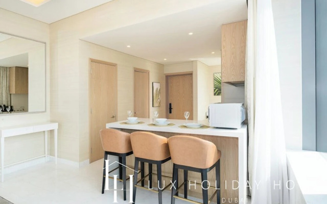 LUX Iconic Views at The Palm Tower 5