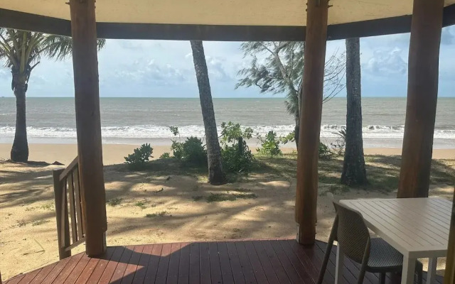 Ellis Beach Oceanfront Bungalows