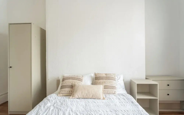 London Oasis - Modern 3 Bedroom Apartment
