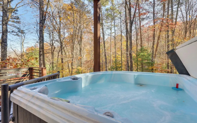 Blue Ridge Log Cabin w/ Hot Tub & Game Room!