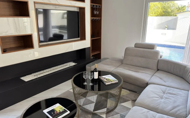 Paraty Villa by Cadenzalux