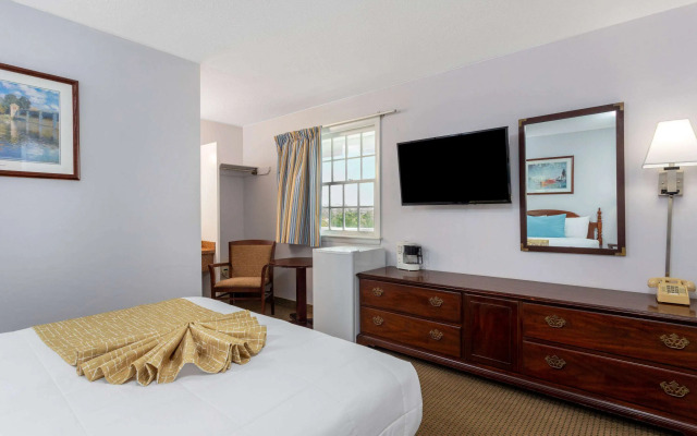 Travelodge by Wyndham Cape Cod Area