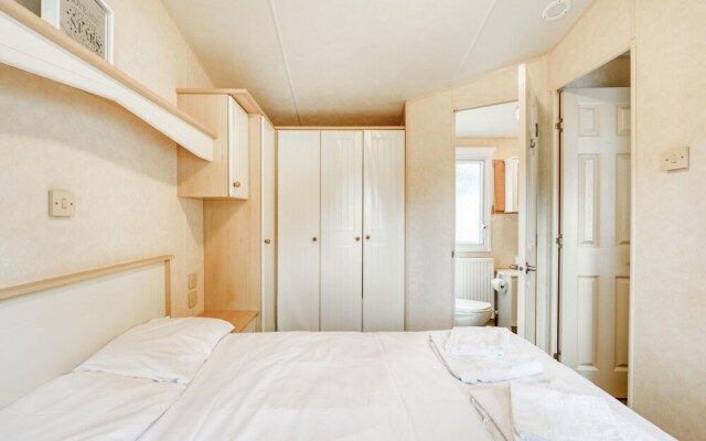 Serene Mobile Home in Hastings near Smugglers Adventure
