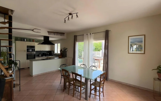 Villa in St Denis With Private Pool & Pyrenees View