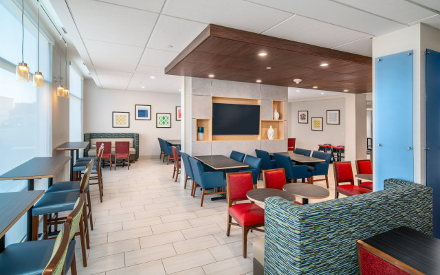Holiday Inn Express & Suites Brandon by IHG