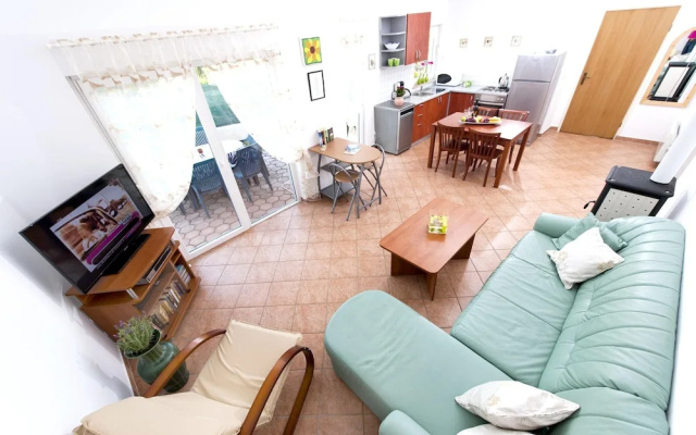 Bungalow With 2 Bedrooms in Montižana, With Wonderful sea View, Privat - Hotel in Porec - Photo 3