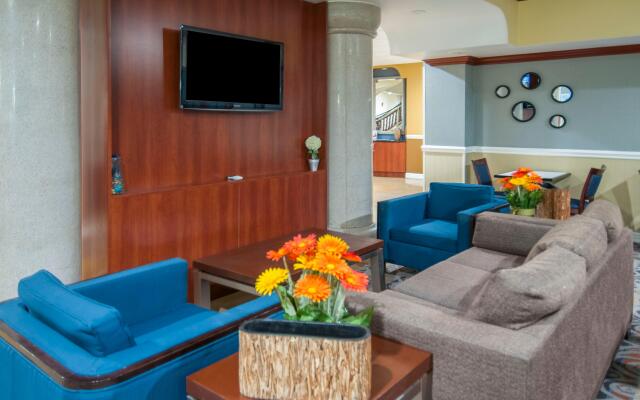 Holiday Inn Express and Suites Bakersfield Central by IHG