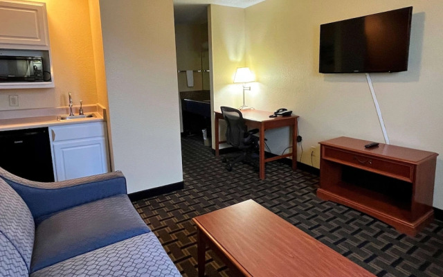 Super 8 Indianapolis/NE/Castleton Area