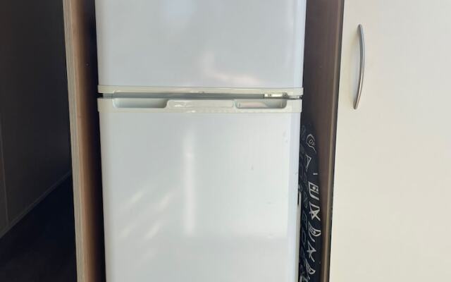 Caravan - Sleeps 6 & Parking