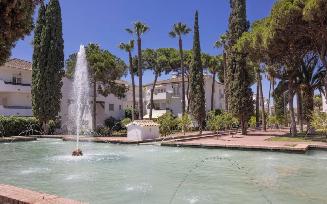 3 Bedroom, 3 Bathroom Beachside Apartment