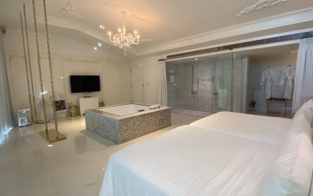 Play Hotel