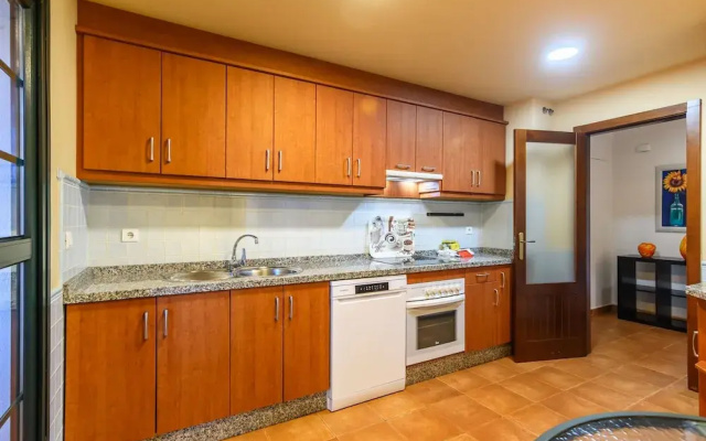 Family Apartment in Golfside Setting