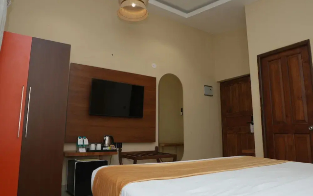 Foxoso Aaristo Baga Beach Resort