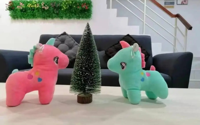 Cameron top31 golden hills night market homestay