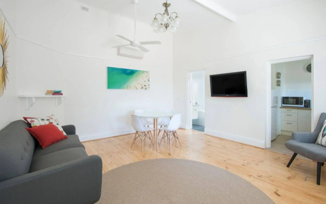 Seawall Apartments