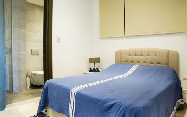 Important Group Villa Prestige
