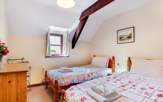 Characteristic Stone Farmhouse in Hilly Devon near Sea