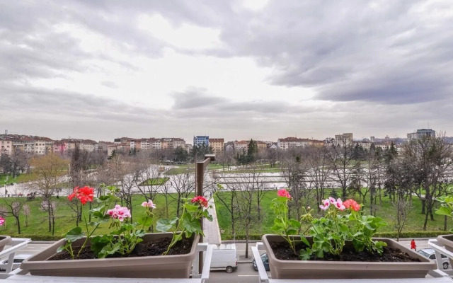 FM Deluxe 1-BDR Apaprtment - Elegant & Authentic