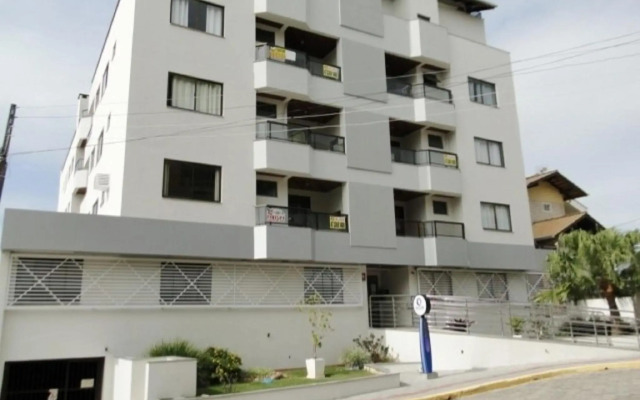 Apto. 2 quartos em Bombinhas (60 m da praia)