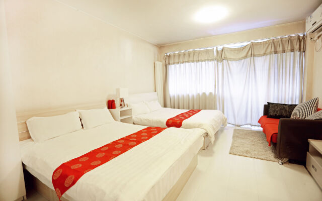 Yiyang City Center Apartment