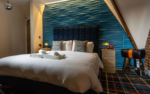 Marine Lodge