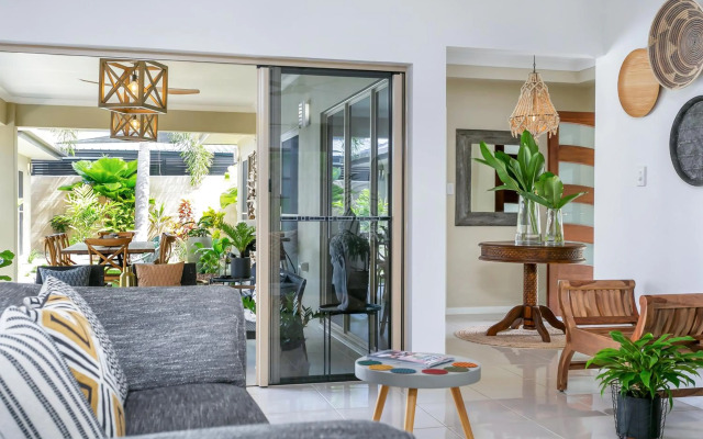 Escapades @ Palm Cove