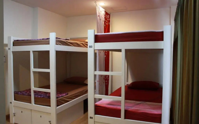 Ananas Phuket Hostel