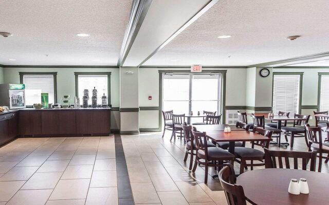 Velora Hinton, Ascend Hotel Collection