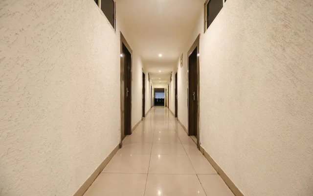 FabHotel Neena Palace