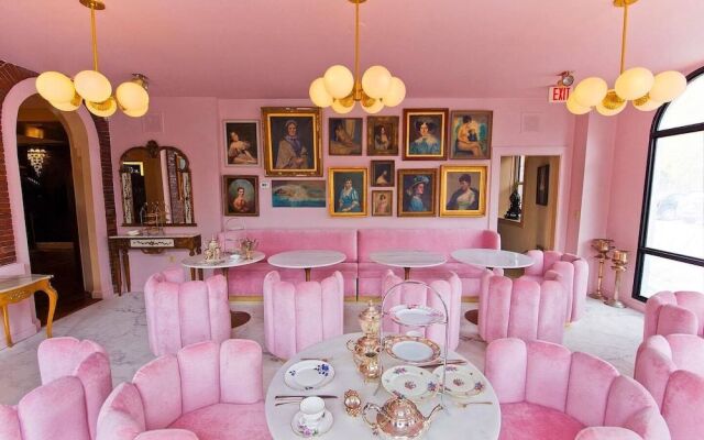 Garrison Inn Boutique Hotel