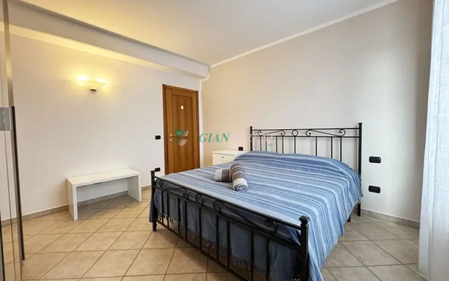 Central Area Close to the Beach-rif Palme