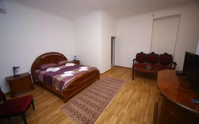 Hostel Lion