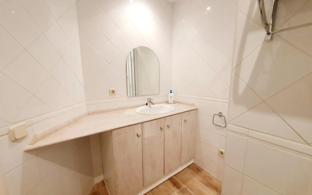 Lomas de Cabopino House