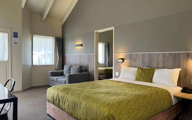Airport Manor Inn – Guest Rooms – Mangere