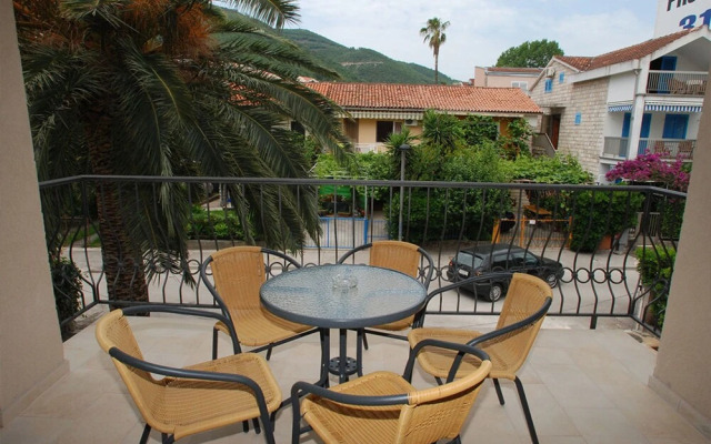 Franeta Two-bedroom Apartment, 1st Floor, Street View, No.5