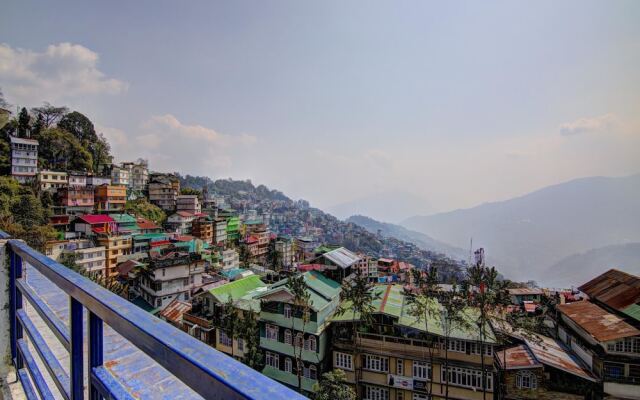OYO 12862 Hotel Lamaz Residency