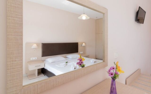 Yakinthos Hotel