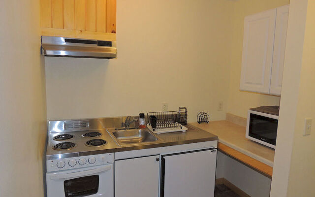 Capt.'s Inn & Suites