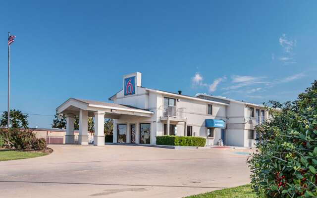 Motel 6 Lancaster, TX - DeSoto - Lancaster