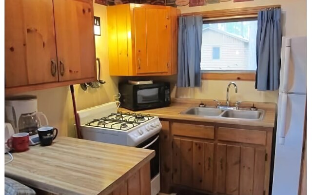 Timber Bay Lodge & Houseboats