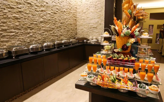 Golden Tulip Suites Breida Al Q