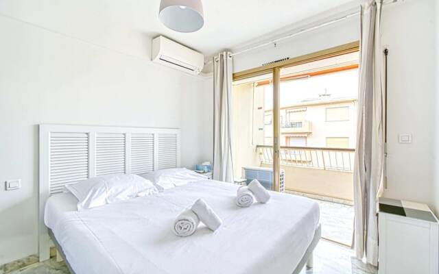 Bright Apartment near Croisette with terrace and parking by GuestReady