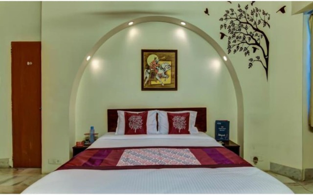 OYO 2080 Apartment near Juhu Beach